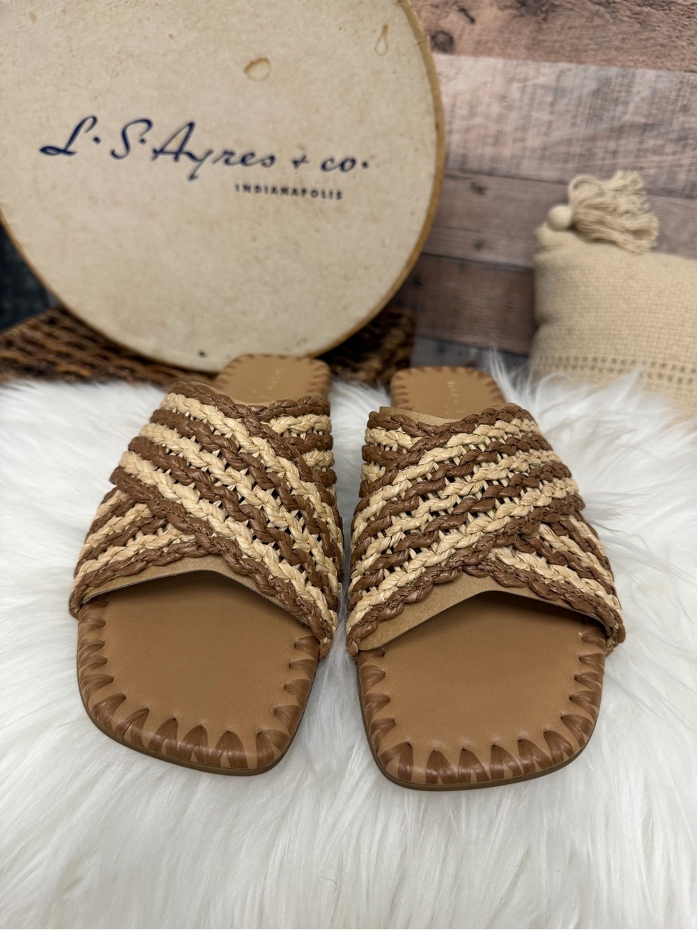 NWB Marc Fisher Nylie Raffia Slide Sandals 7